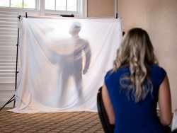 Miliuner Misterius Cari Istri, Dibuat Seperti Reality Show Bachelor