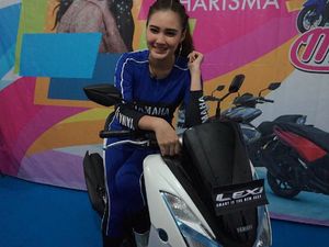 Momen Nella Kharisma Jadi Saksi Iritnya Teknologi Blue Core Yamaha