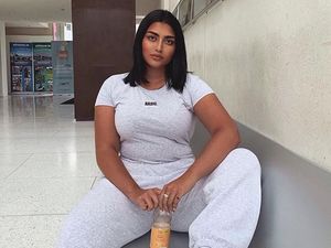 Curhat Model Nangis Baca Komentar Netizen saat Foto Bikininya Tak Diedit Curhat Model Nangis Baca Komentar Netizen saat Foto Bikininya Tak Diedit