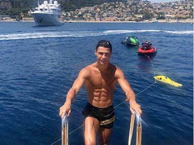 Gaya Liburan Pesepakbola Top Dunia: Ronaldo Sampai Salah
