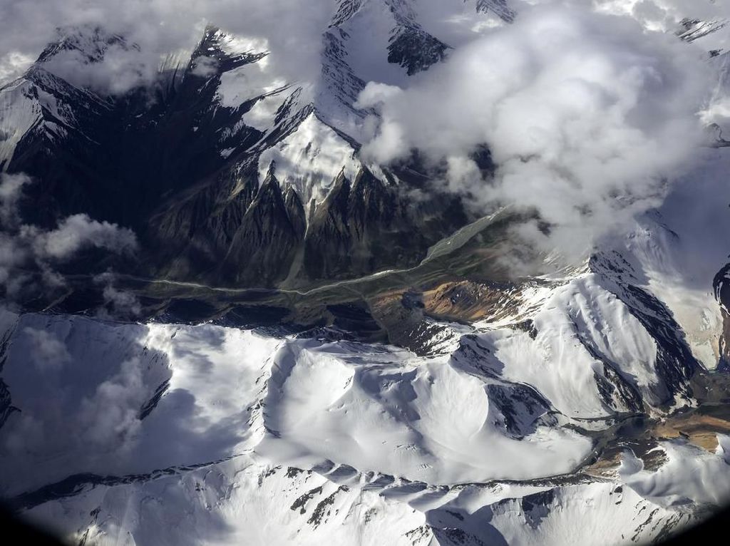 900 Mikroba Terkubur di Gletser Tibet, Bisa Timbulkan Pandemi Baru