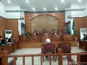 Duplik Pengacara: Tuntutan Ratna Sarumpaet Lebih Berat dari Koruptor