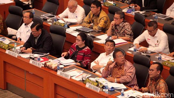 Rapat dengan Banggar, Darmin hingga Luhut Paparkan Anggaran 2020