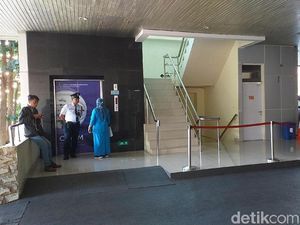 Risma Dirawat di RSUD, Humas Sebut Wali Kota Alami Batuk Berdahak Risma Dirawat di RSUD, Humas Sebut Wali Kota Alami Batuk Berdahak