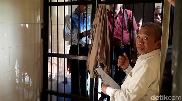 Potret Pelawak Qomar Usai Ditangkap Terkait Pemalsuan Ijazah