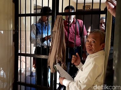 Potret Pelawak Qomar Usai Ditangkap Terkait Pemalsuan Ijazah