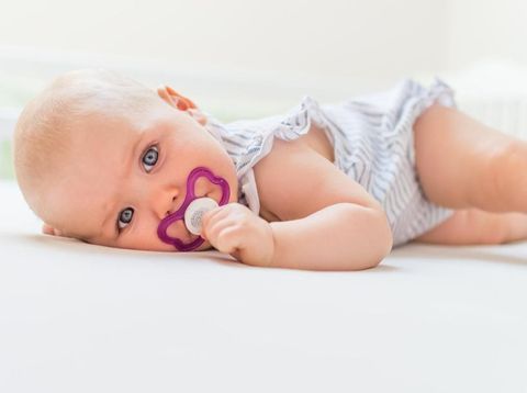 Mitos atau Fakta, Empeng Ganggu Pertumbuhan Gigi Bayi?