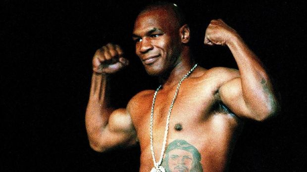 Alasan Mike Tyson menggigit Evander Holyfield sering berubah-ubah.