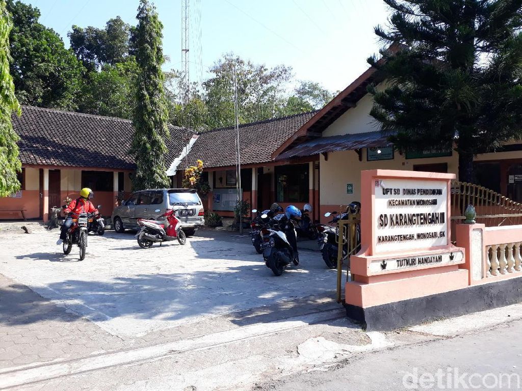Aturan Baju Muslim Buatan SD di Gunungkidul Itu Akhirnya Dicabut Aturan Baju Muslim Buatan SD di Gunungkidul Itu Akhirnya Dicabut