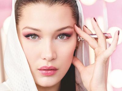 Potret Cantik Bella Hadid Jadi Model Dior Sebelum Diboikot Netizen Arab