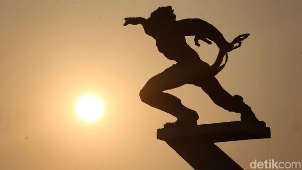 Mentari Lembut Sinari Ibu Kota