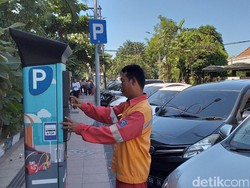 Dinilai Adil, Pemkot Surabaya akan Terapkan Parkir Progresif