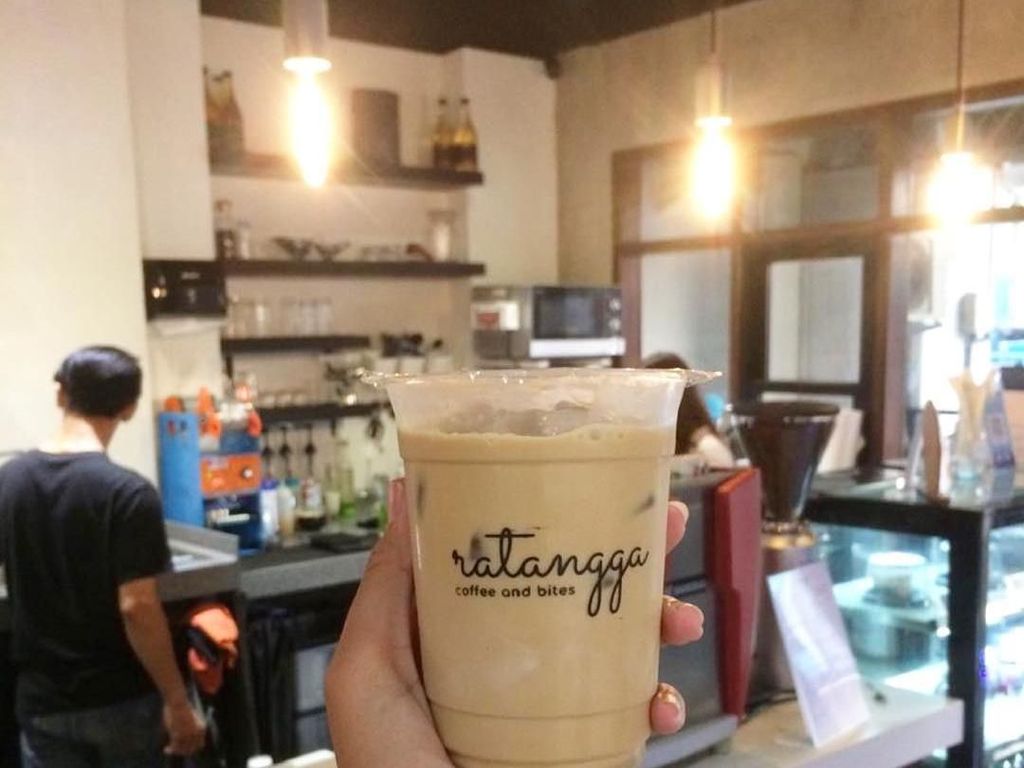 5 Kafe Dekat Jalur MRT yang Punya Es Kopi Susu Enak 5 Kafe Dekat Jalur MRT yang Punya Es Kopi Susu Enak