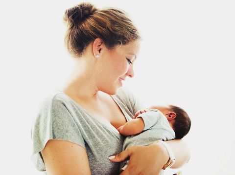4 Tips Mencegah Payudara Ibu Menyusui agar Terasa Tidak Kosong
