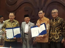 Orasi Ilmiah, Habibie Ingatkan soal Keseimbangan Pengetahuan Budaya-Agama