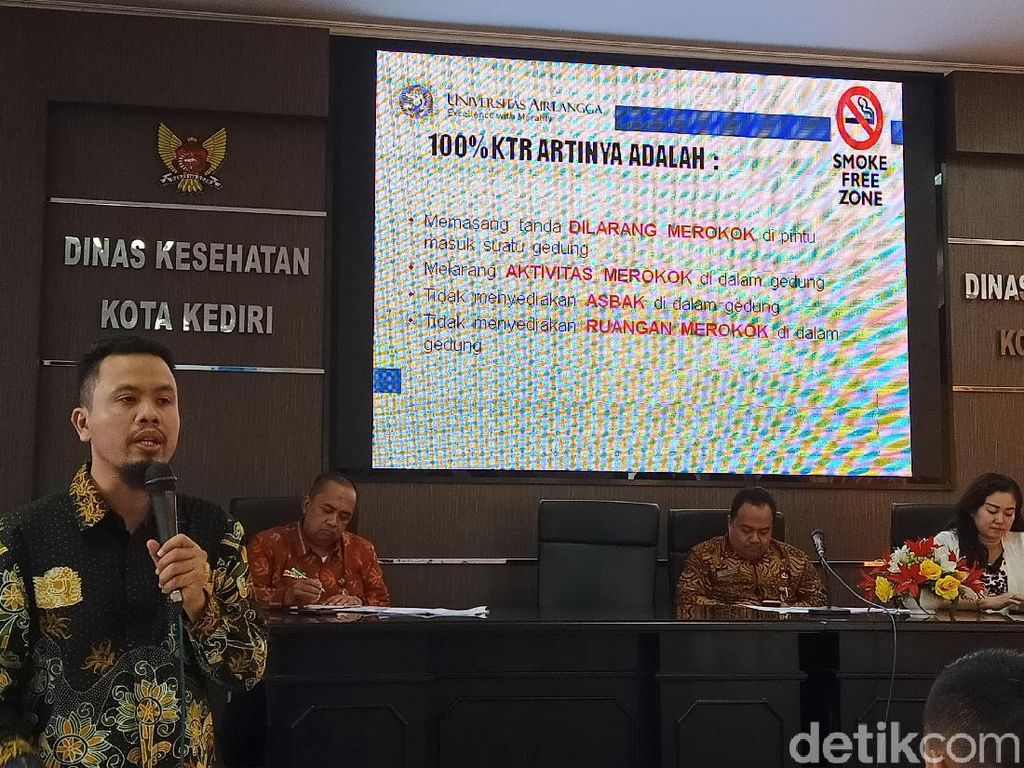 Tak Ingin Jadi Perda Ompong, Pemkot Kediri Bahas Perda Kawasan Tanpa Rokok Tak Ingin Jadi Perda Ompong, Pemkot Kediri Bahas Perda Kawasan Tanpa Rokok