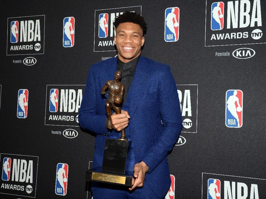 Giannis Antetokounmpo Raih Gelar MVP NBA 2018/2019 Giannis Antetokounmpo Raih Gelar MVP NBA 2018/2019