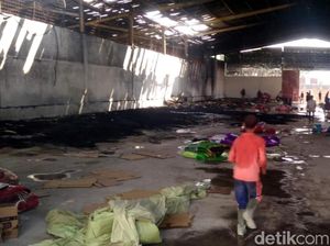 Gudang Kasur dan Bantal di Karangtengah Cianjur Hangus Terbakar