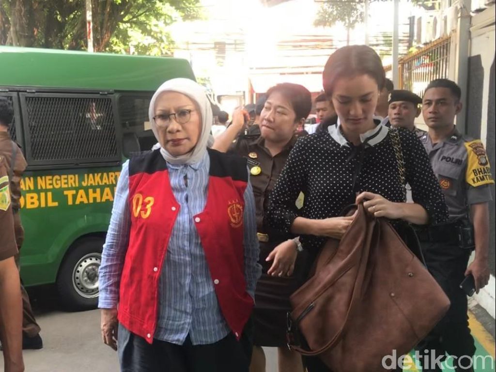 Tiba di PN Jaksel, Ratna Sarumpaet Bakal Jalani Sidang Duplik Tiba di PN Jaksel, Ratna Sarumpaet Bakal Jalani Sidang Duplik