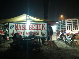 Sanksi untuk Oknum Polisi Pemaki Pedagang Nasi Bebek Sanksi untuk Oknum Polisi Pemaki Pedagang Nasi Bebek