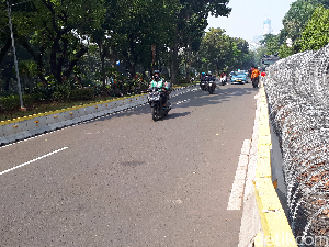 Sempat Ditutup, Jalan Medan Merdeka Barat di Depan MK Kembali Dibuka