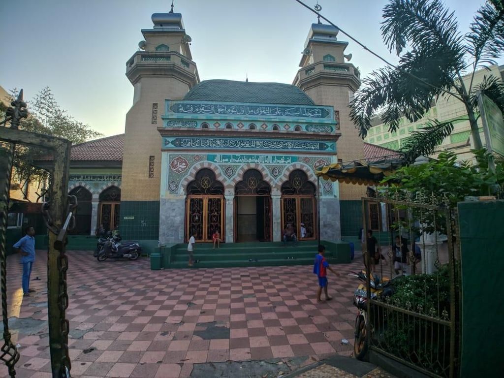 Polisi Pastikan Tak Ada Massa Radikal Nginap di Masjid Jelang Sidang MK Polisi Pastikan Tak Ada Massa Radikal Nginap di Masjid Jelang Sidang MK