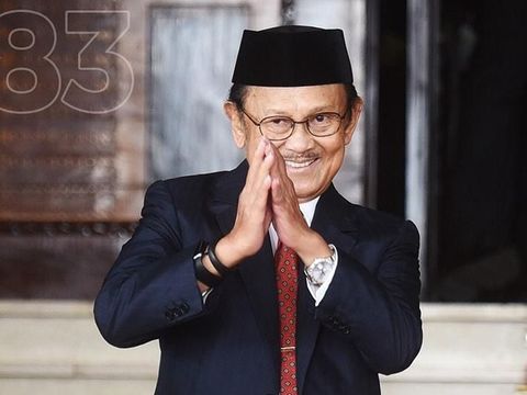 Doa Keluarga untuk Kesembuhan BJ Habibie