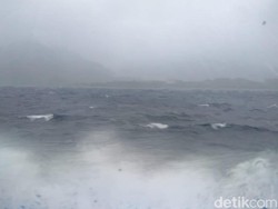 Kapal Sabang-Banda Aceh Diterjang Ombak Tinggi, Penumpang Panik