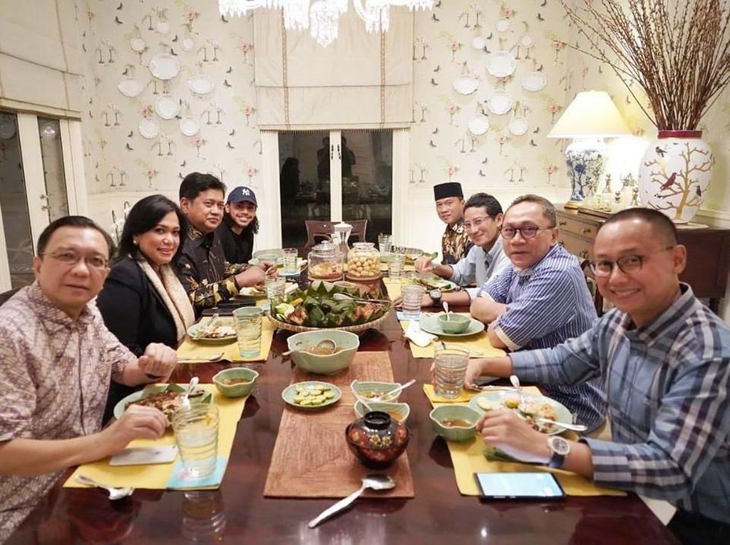 Sandiaga Bertemu Zulkifli Hasan, Bahas Perkembangan Sidang MK Sandiaga Bertemu Zulkifli Hasan, Bahas Perkembangan Sidang MK