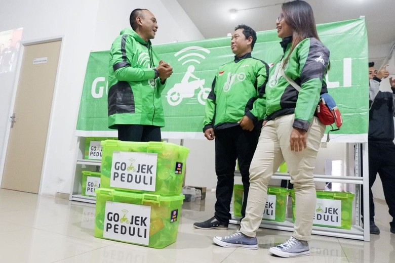 Satgas Go-Jek Selamatkan Mitra yang Makara Korban Banjir di Samarinda