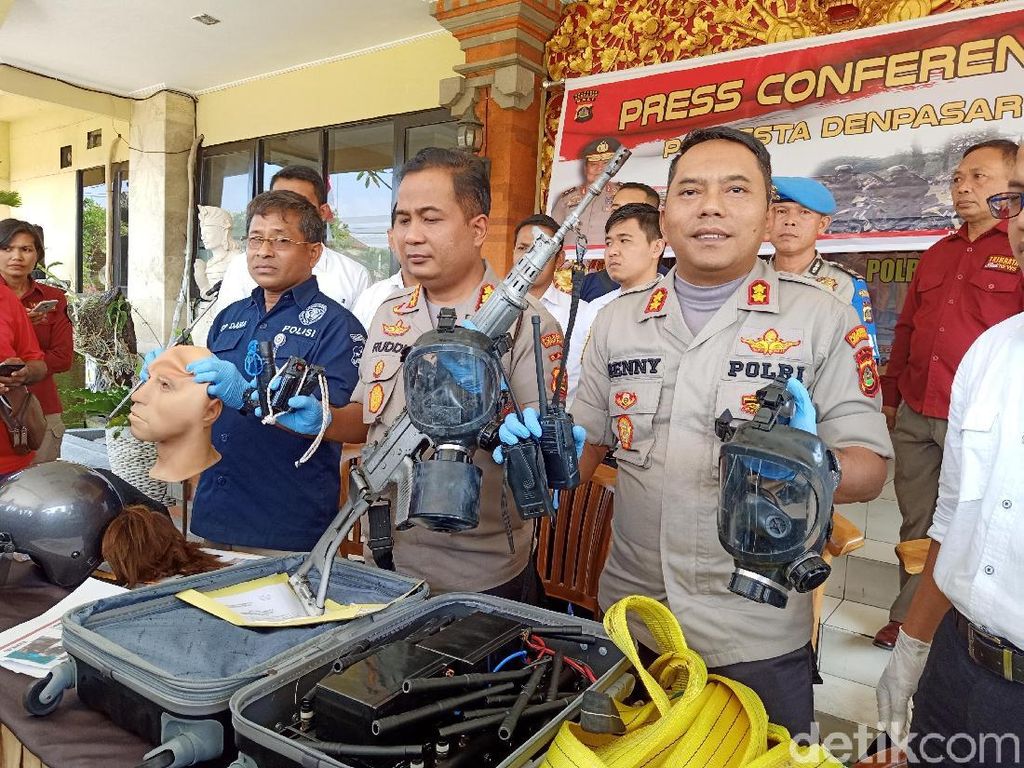 Hilang 2 Tahun karena Dicuri WNA, Senpi Anggota Brimob Bali Ditemukan Hilang 2 Tahun karena Dicuri WNA, Senpi Anggota Brimob Bali Ditemukan