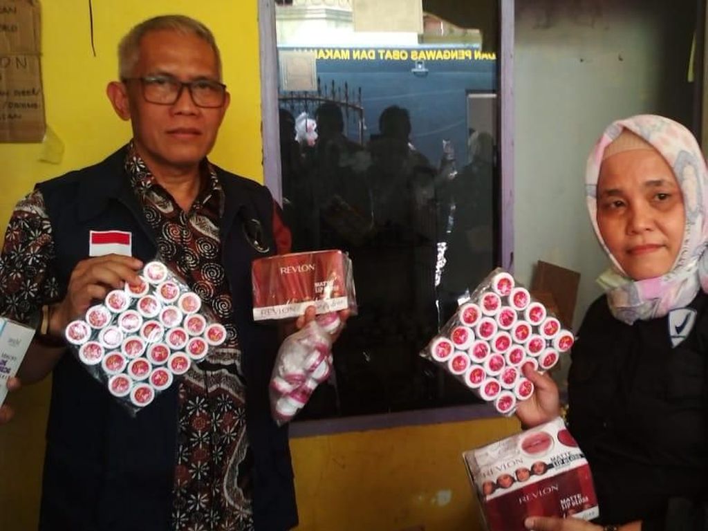 Geledah Rumah di Makassar, BPOM Temukan Kosmetik Tanpa Izin Edar Geledah Rumah di Makassar, BPOM Temukan Kosmetik Tanpa Izin Edar