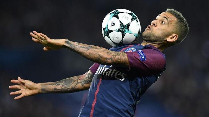 Dani Alves diminati Inter Milan. (Foto: Franck Fife / AFP) Dani Alves diminati Inter Milan. (Foto: Franck Fife / AFP)