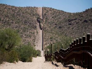 Dalih Pemeriksaan Keamanan, Petugas Cabul Paksa Wanita Buka Baju Dalih Pemeriksaan Keamanan, Petugas Cabul Paksa Wanita Buka Baju