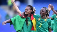 Aurelle Awona dan Ajara Nchout adalah pemain dari Timnas Kamerun. (Foto: Laurence Griffiths/Getty Images)