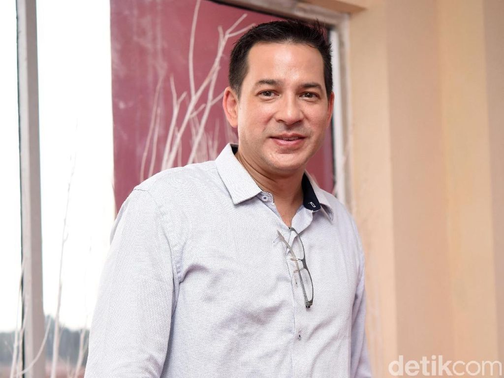 Tak Cemas Wabah Corona, Ari Wibowo Komentari Soal Kematian Akibat Rokok Tak Cemas Wabah Corona, Ari Wibowo Komentari Soal Kematian Akibat Rokok