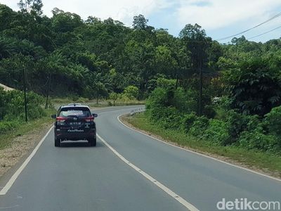 Mulusnya Jalan Aspal Menuju Perbatasan RI-Malaysia di Entikong