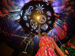 Eko Nugroho Bawa Kenangan Kunang-kunang ke Singapura