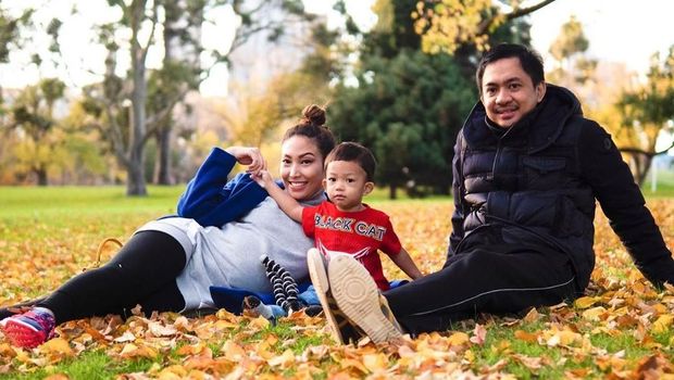 Ayu Dewi, Regi Datau, dan keluarga