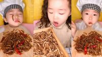 Lucunya Aksi Anak-anak yang Ikutan Tren Mukbang, Ada yang Makan Ulat!