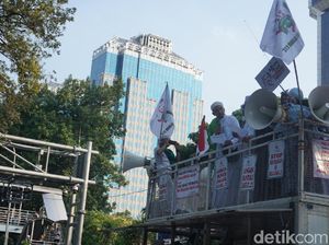 Video Massa Aksi Kawal MK Bubarkan Diri, Besok Kembali Lagi Video Massa Aksi Kawal MK Bubarkan Diri, Besok Kembali Lagi