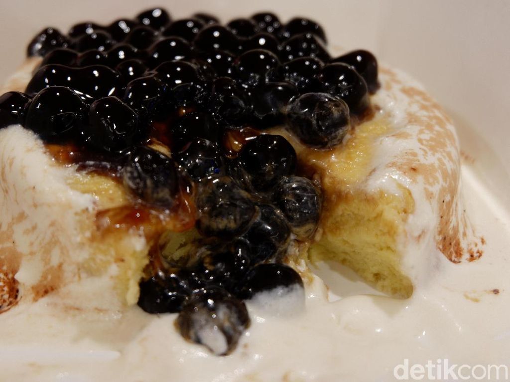 Mantul! Boba Cake Lembut dengan Boba Kenyal yang Manis Hangat Mantul! Boba Cake Lembut dengan Boba Kenyal yang Manis Hangat