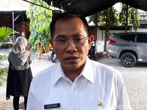 Pembagian Seragam SMA Gratis di Jatim Diundur, Ini Alasannya