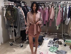 Kim Kardashian Rilis Pakaian Dalam dengan Merek Kimono