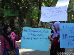 Anaknya Tak Diterima Sekolah, Sejumlah Ortu Siswa Demo SMPN di Jombang