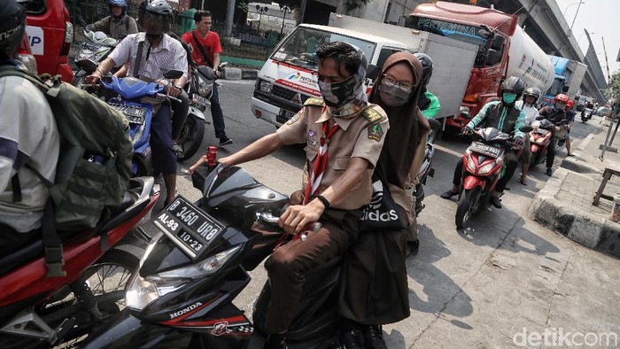 Polusi udara di DKI Jakarta dikategorikan tidak sehat belakangan ini (Foto: Pradita Utama)