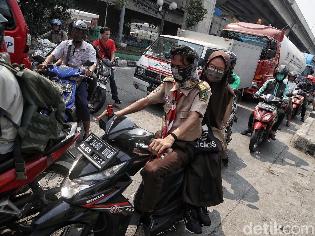 Kualitas Udara Jakarta Buruk, Pakai Ini Saat Naik Motor Kualitas Udara Jakarta Buruk, Pakai Ini Saat Naik Motor