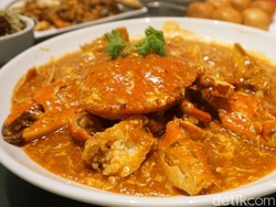 Menikmati Lezatnya Chilli Crab di Bangunan Bergaya Gothic