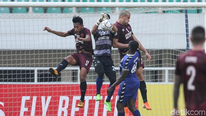 PSM Makassar menjaga rekor tak terkalahkannya di Stadion Pakansari, saat menekuk Becamex Binh Duong di leg kedua semifinal Zona ASEAN Piala AFC 2019, Rabu (26/6/2019). (Foto: Rifkianto Nugroho/detikSport) PSM Makassar menjaga rekor tak terkalahkannya di Stadion Pakansari, saat menekuk Becamex Binh Duong di leg kedua semifinal Zona ASEAN Piala AFC 2019, Rabu (26/6/2019). (Foto: Rifkianto Nugroho/detikSport)