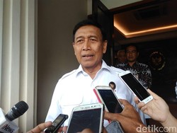 Wiranto: Pokoknya Tak Ada Izin Demo di Sekitar MK, Polisi Berhak Membubarkan